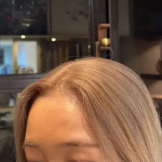 セミロング カラー hina 🛋️ブリーチカラーのヘアスタイル