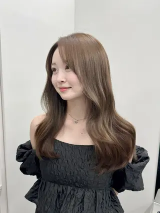 カラー ｔｏｋｉ所属・momoko / 抜きっぱなしブロンドのヘアスタイル