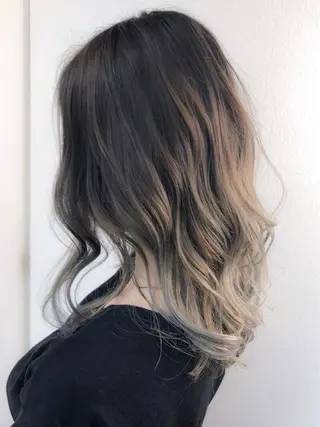 セミロング カラー TWIN【トゥイン】所属・👑似合わせレイヤー が好評👑佐久田のヘアスタイル