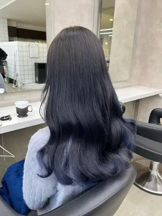 セミロング 寒色＆ブリーチ特化 寒色MiOのヘアスタイル