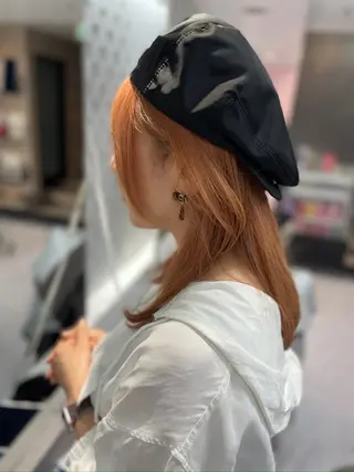 ミディアム GEM YURI ハイトーンカラーのヘアスタイル