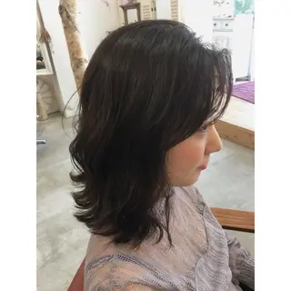 ミディアム カラー fio マナミのヘアスタイル