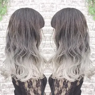 ロング Tee’s ケアブリ ーチ　ハイライトのヘアスタイル