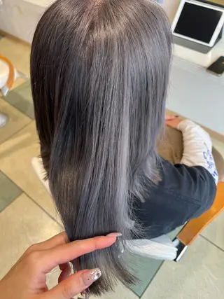 セミロング カラー ☘️折戸結菜☘️ ハイトーンカラーのヘアスタイル