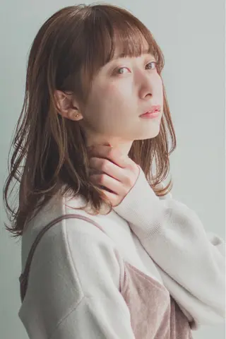 ミディアム カラー Le'a銀座所属・前髪/顔周り /レイヤー/秋山 元のヘアスタイル