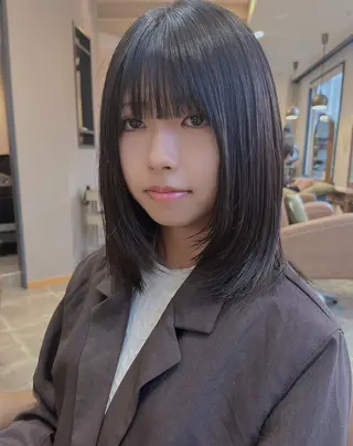 ミディアム カラー 緒方 つばさのヘアスタイル