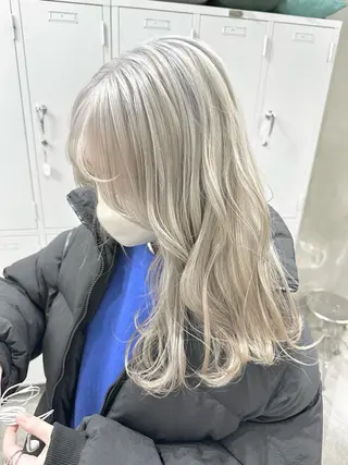 セミロング カラー kai .のヘアスタイル