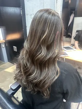 ロング 穴原 優紀のヘアスタイル