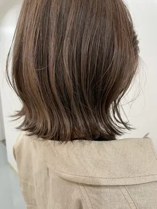 ミディアム カラー akane .のヘアスタイル