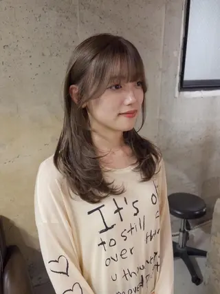 ロング KVELL ユナのヘアスタイル