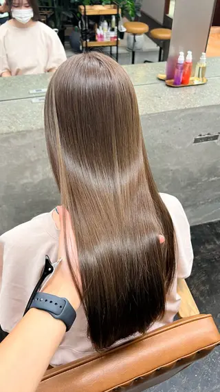 ロング カラー Garland 表参道所属・ミディアムレイヤー/ 艶カラー🎀　emiのヘアスタイル