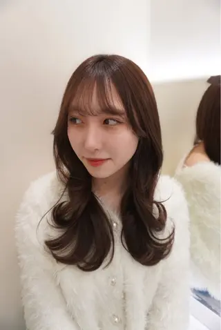 セミロング 透明感カラー/レイヤ ー/縮毛/暗髪/銀座のヘアスタイル