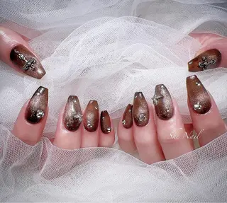 ネイル She Nail所属・ISA_ BELLAのネイルデザイン