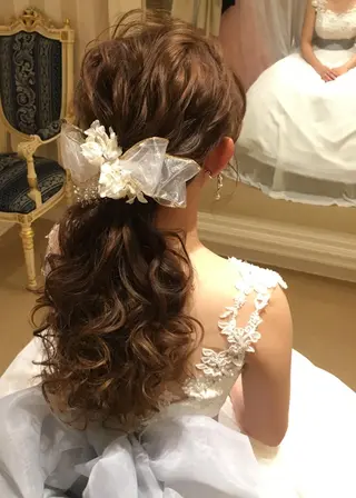 ロング ヘアアレンジ ヘアアンドメイクムタ 新居のヘアスタイル