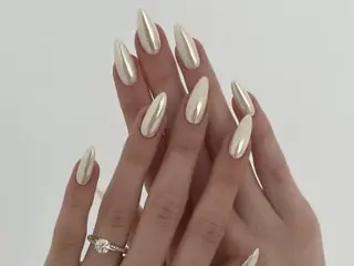 ネイル Queenie 🦋のネイルデザイン