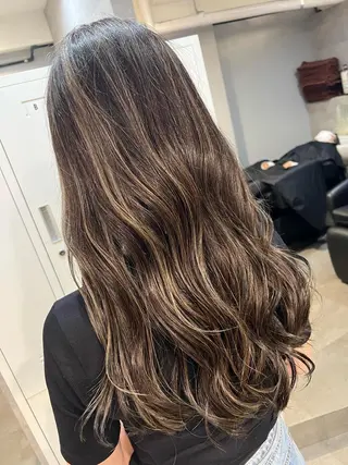 カラー 'Oli所属・寺嶋 貴大のヘアスタイル