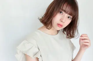 ショート 白髪ぼかしモデル募集 今村理央奈のヘアスタイル