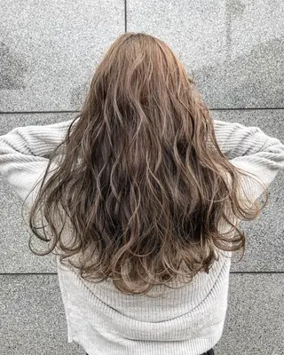 ロング カラー REVE所属・TAKU 美容師のヘアスタイル