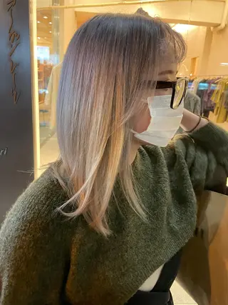 セミロング カラー 岩戸 新のヘアスタイル