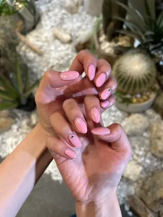 ネイル 暖色系ツヤカラー コトノ🫧のヘアスタイル