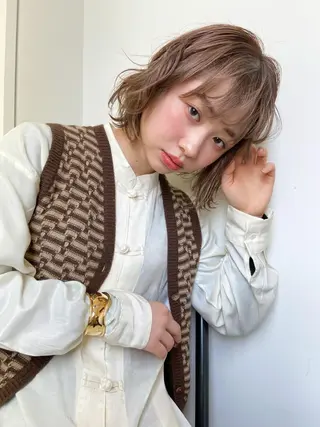 ミディアム カラー 岡本康平/ボブ /ブリーチ/レイヤーのヘアスタイル