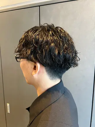 メンズ ダブルカラー寒色系 ボリューム改善ハヤトのヘアスタイル