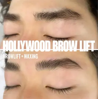 アイブロウ Raffinato 怜奈のネイルデザイン