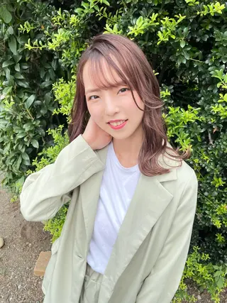 セミロング カラー 透明感ハイライト◎ 伊藤夏海のヘアスタイル