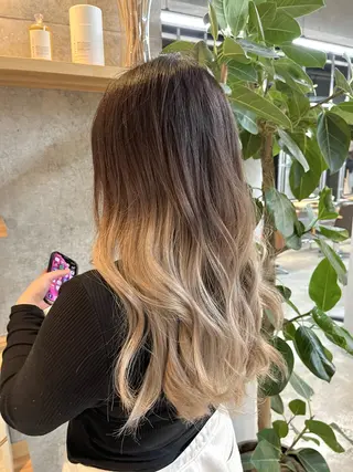 セミロング カラー ハイトーンカラ ー/小川のヘアスタイル