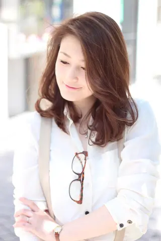 ミディアム セミロング カラー パーマ 成松 勇治のヘアスタイル