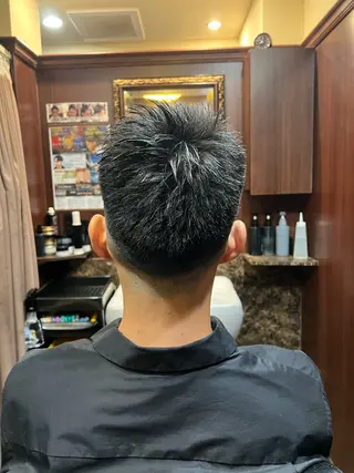 ショート ヒロ銀座バーバーショップ丸の内所属・秋山 琳太のヘアスタイル