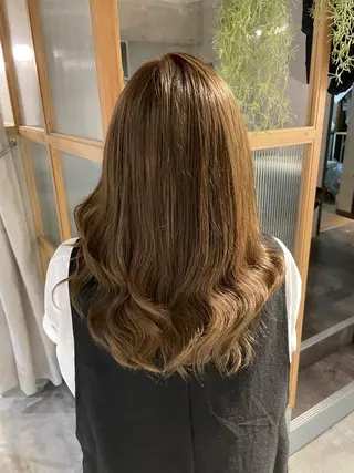 カラー ミルクティーベージュ ブリーチ🖤サヤカのヘアスタイル