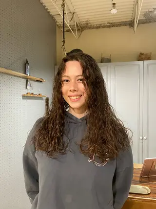 ミディアム パーマ 🤩噂のMr.髪ポジ ティブ®️yu🤩のヘアスタイル