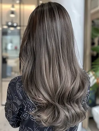 セミロング motoトップカラー リスト/ブリーチカラのヘアスタイル