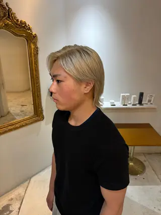 ショート 🩶ハイトーン🖤 URARAのヘアスタイル