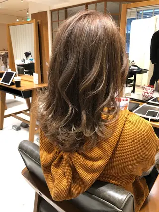 セミロング カラー 🌟イメチェン美容師 🌟清水 大輝のヘアスタイル