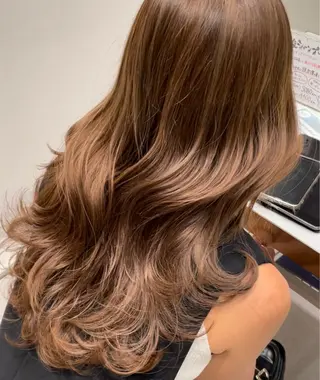 ロング カラー Toiro所属・🤎小顔レイヤー /ベージュ🤎友香のヘアスタイル