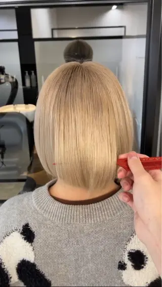 ショート け んブリーチ縮毛矯正のヘアスタイル