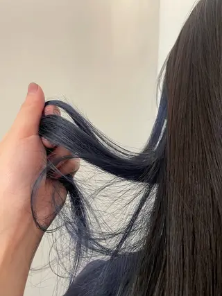 セミロング リカ/ハイトーン ・オリーブ🍀のヘアスタイル