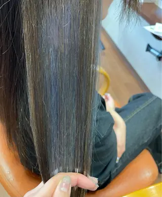 セミロング カラー Vyuha ビューハのヘアスタイル