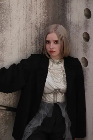 ミディアム カラー 鈴木 彩女のヘアスタイル