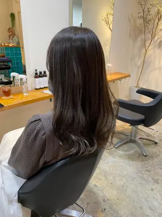 セミロング カラー MIOベージュカラー 柔らかいカラーのヘアスタイル