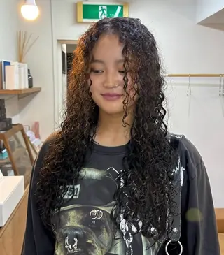 ロング パーマ ナナ/大阪心斎橋/ レイヤーカットのヘアスタイル