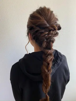 ロング ヘアアレンジ ブローチェ マカナ所属・三瓶 眞実子のヘアスタイル