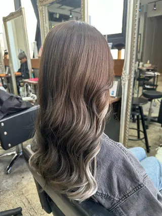 セミロング 大内 志穂のヘアスタイル