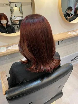 ミディアム カラー akane .のヘアスタイル