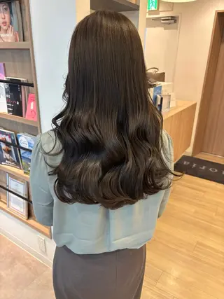 セミロング カラー モテ髪‎🫧赤み消し カラー表参道きょうこのヘアスタイル