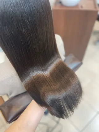 セミロング カラー HIKARI🐈‍⬛ レイヤー×デザインのヘアスタイル