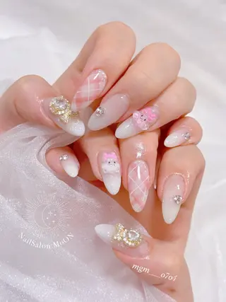 MoON...❤︎ MeGuのネイルデザイン