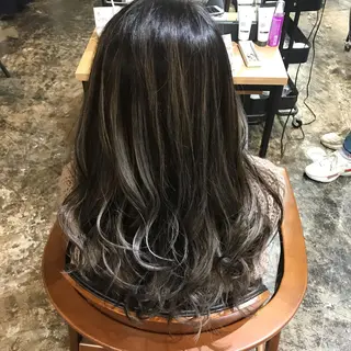 ロング カラー UMEDA FIGAROのヘアスタイル